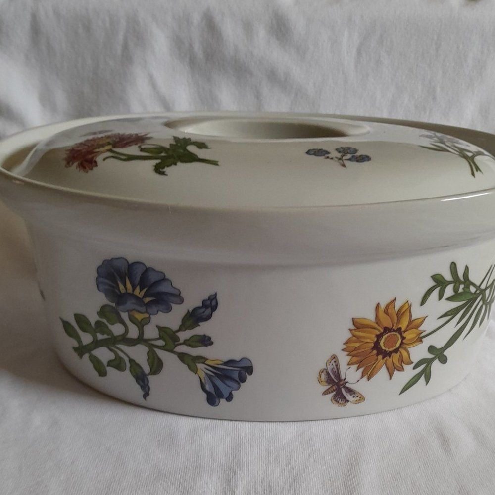 Vintage Cordon Blue BIA casserole dish w lid. Like new.